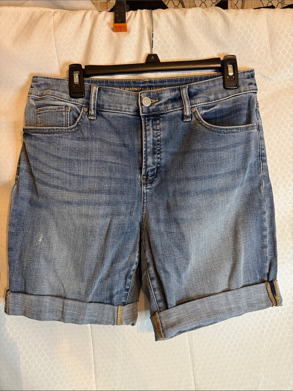 Chicos Jean cuffed shorts that are so slimming girlfriend shorts in a size 8.